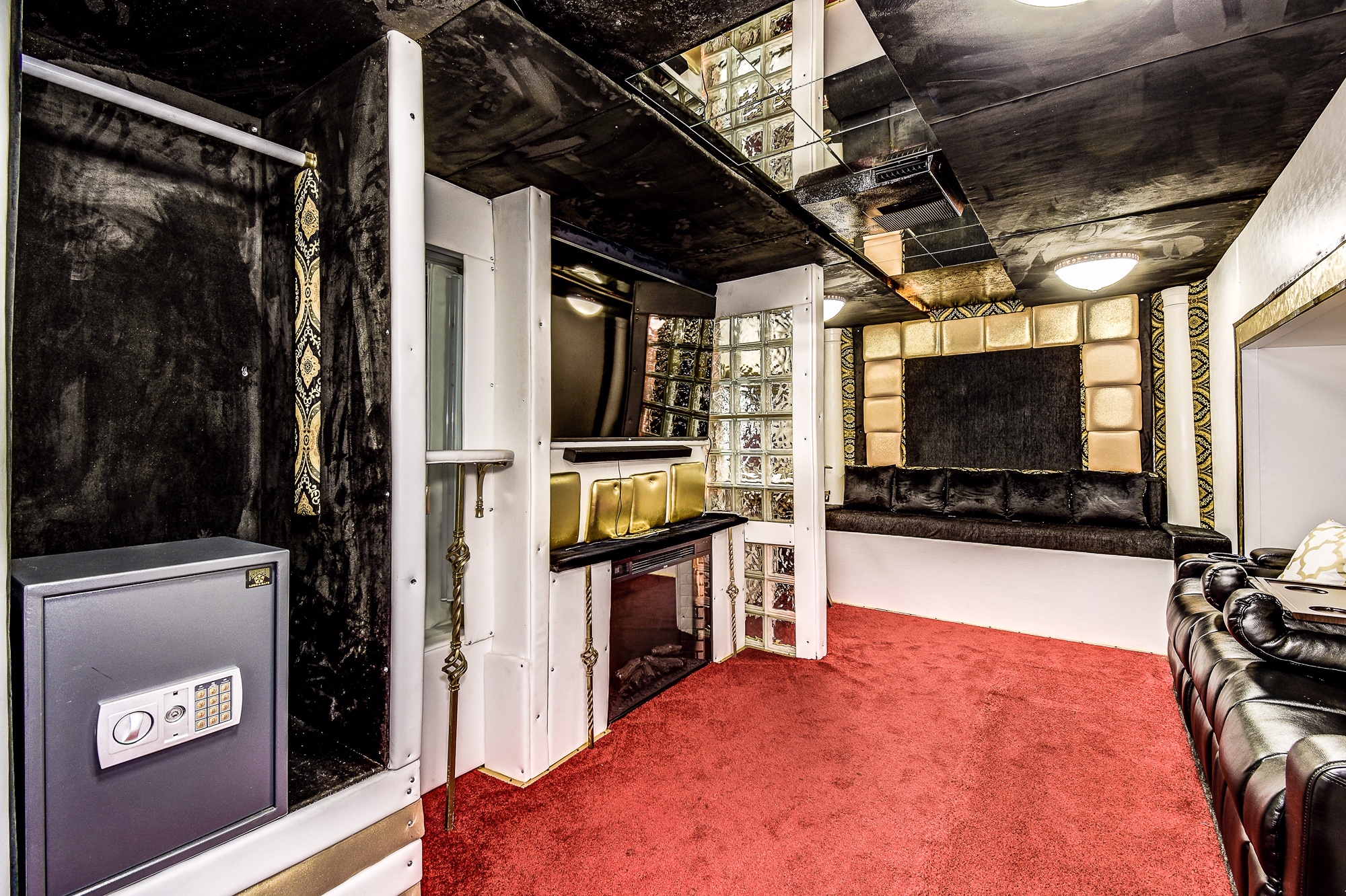 2 Room Deluxe Vegas Celebrity Trailers